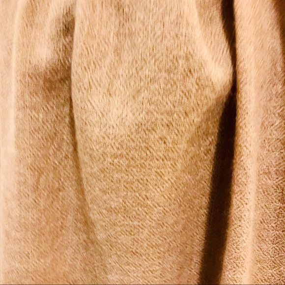 Unbranded wool rectangular scarf with frayed hem. One size. EUC. - Picture 3 of 8